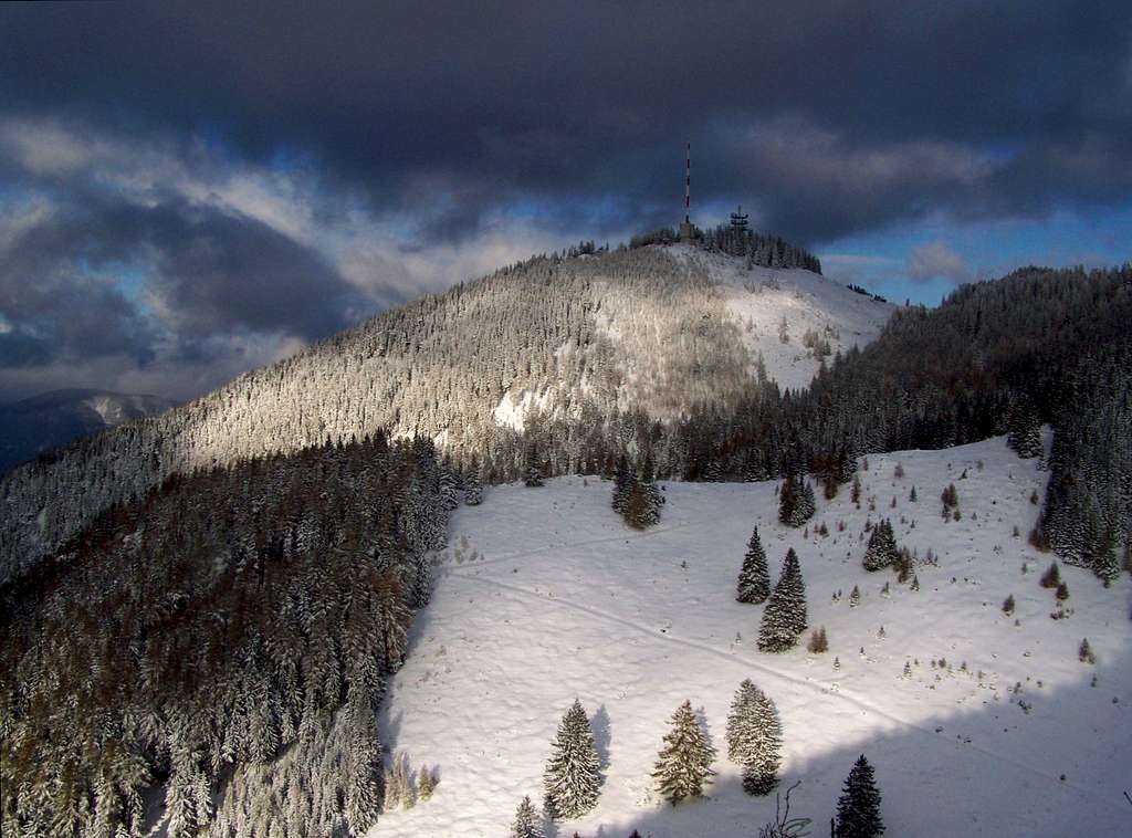 View of the summit from the Sonnwendsteinweg