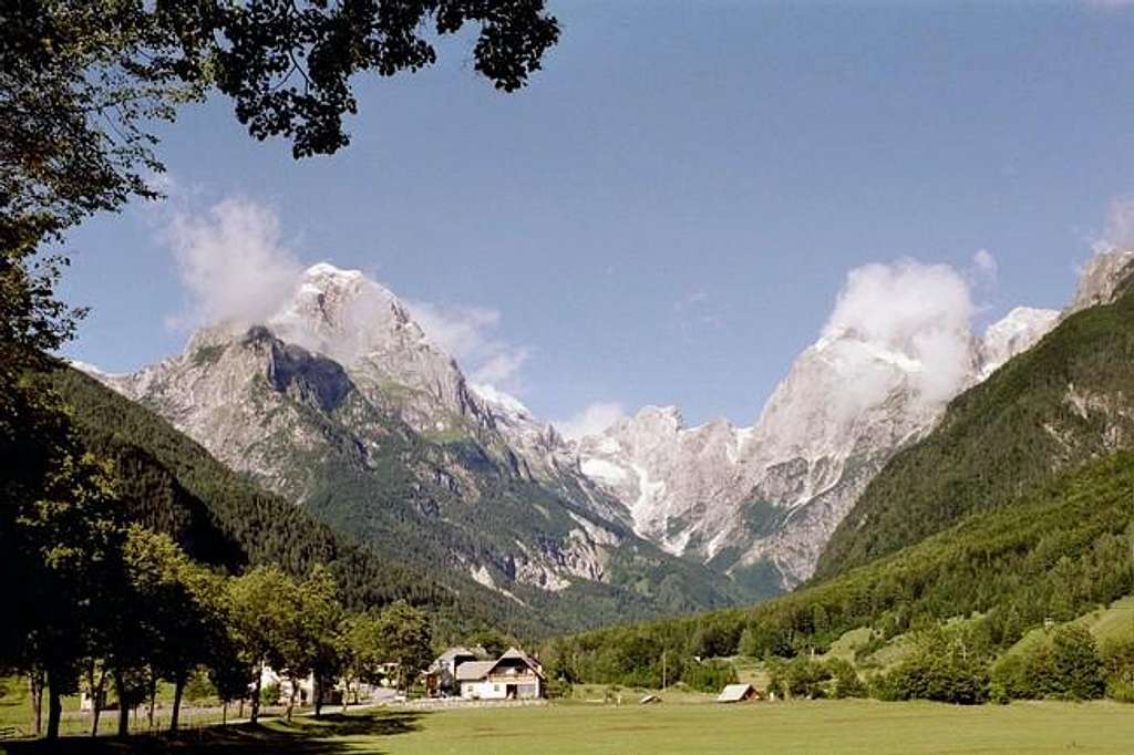 Alpine Village: Log Pod Mangartom