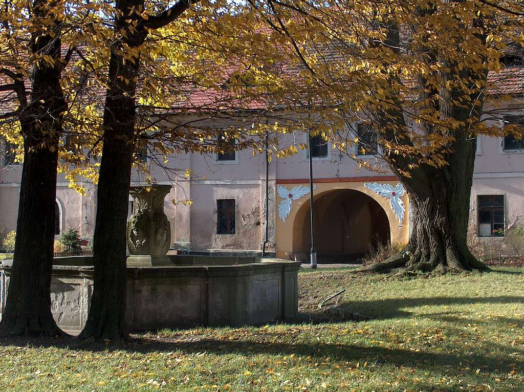 Henryków cloister in autumn