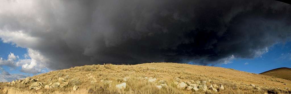 An ominous cloud over the Cordillera Negra