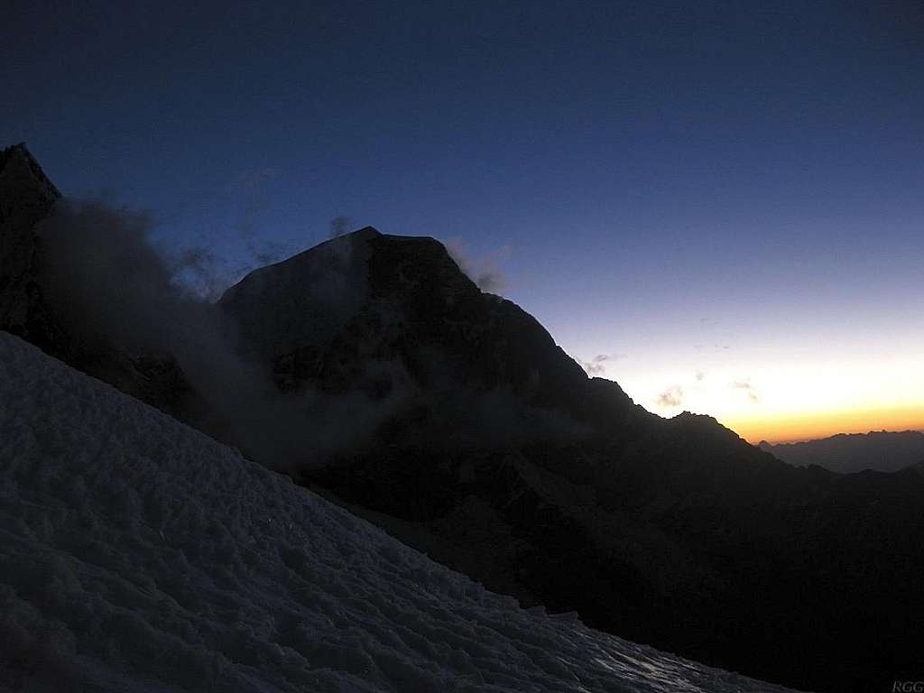 Huascarán Norte in the dusk, from Chopicalqui high camp