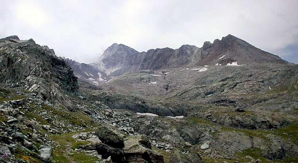  Gran Paradiso GROUP: Vallone di Acque Rosse and the ridge starting from Torre di Lavina <i> 3308m</i>