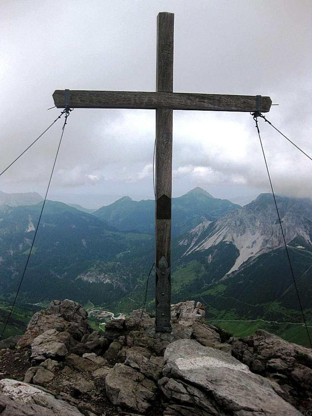 Augstenberg 'summit' cross (2359m), at the wrong place...