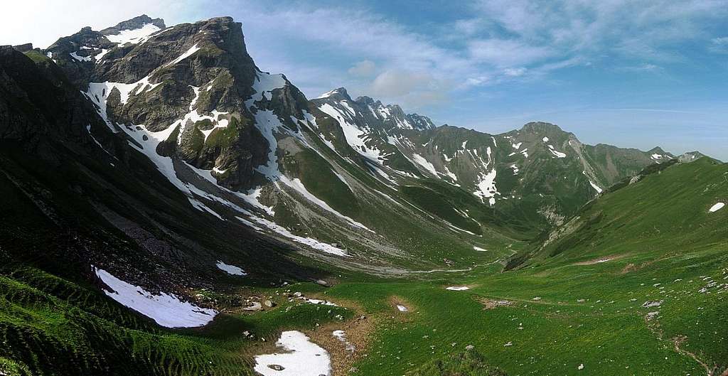 A panoramic view down the Naaftal