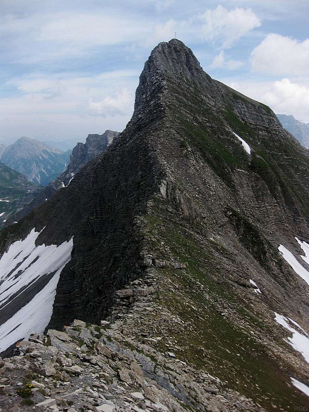 The steep west ridge of Schwarzhorn from just west of the Grauspitzsattel