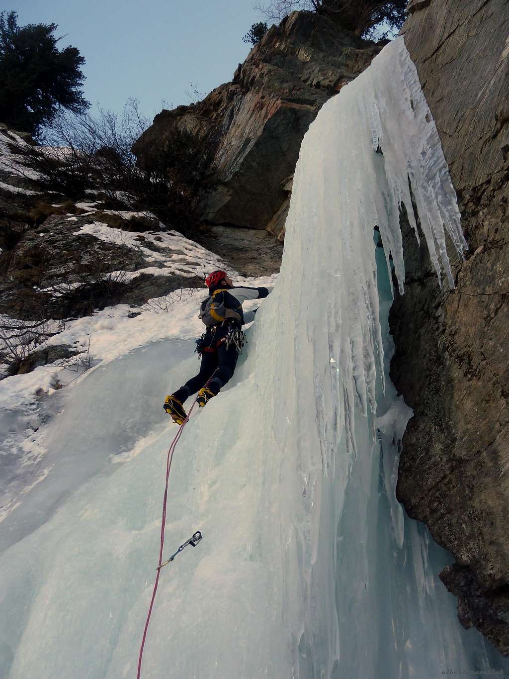 Last days icefalls climbing in Western Alps, Lillaz Gully, Cogne