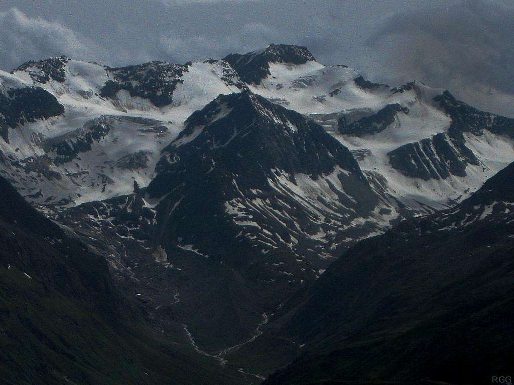 Zoomed in to the Hoch Vernagtspitze (3535m) from Gahwinden