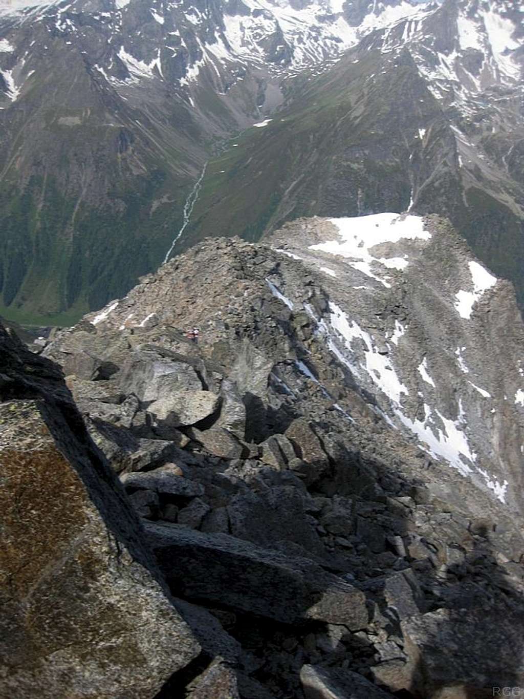 Looking down the Hohe Geige west ridge, about half way between Rüsselsheimer Hütte and the summit