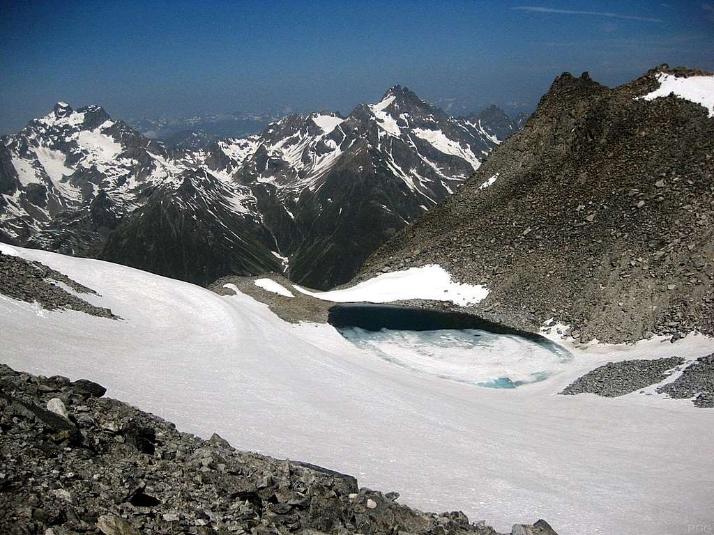 The small icefield and lake just below the Hohe Geige summit