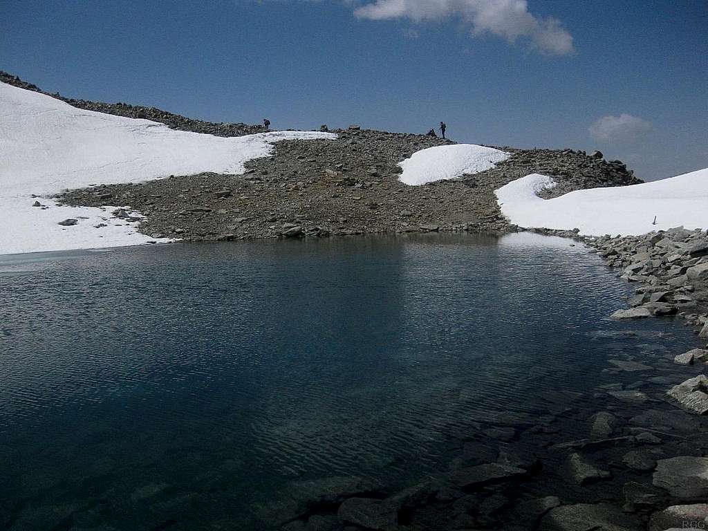 The small glacial lake southwest of the summit of Hohe Geige