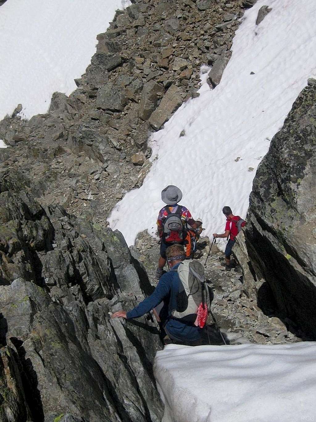 Studying a steep snowfield on the Hohe Geige normal route