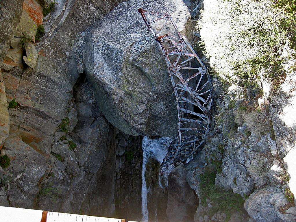 High Sierra Trail failed bridge at Hamilton Gorge