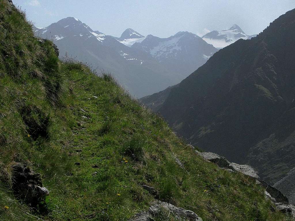 Stubaier Alpen, with Zuckerhütl on the right, from the west