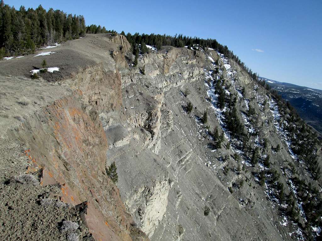 Large cliff band at the top of the northwest face of Mount Everts