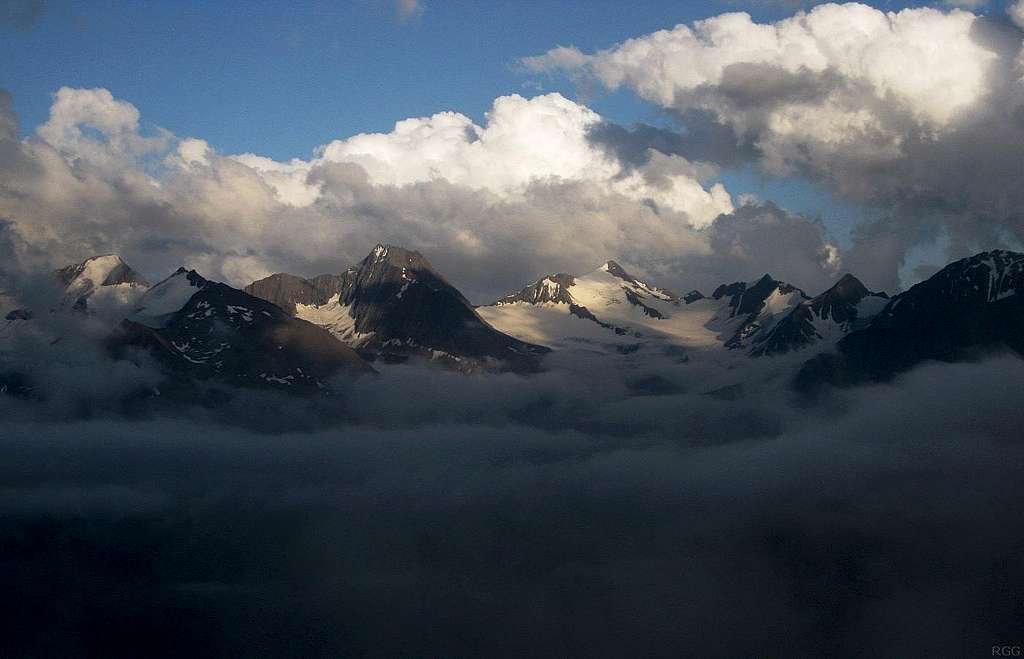 As clouds are rising up from the valley, the Schalfkogel is still catching the late sun