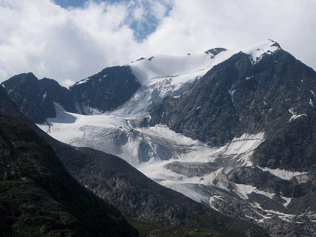 The small glacier high on the north side of the Mutmalspitze