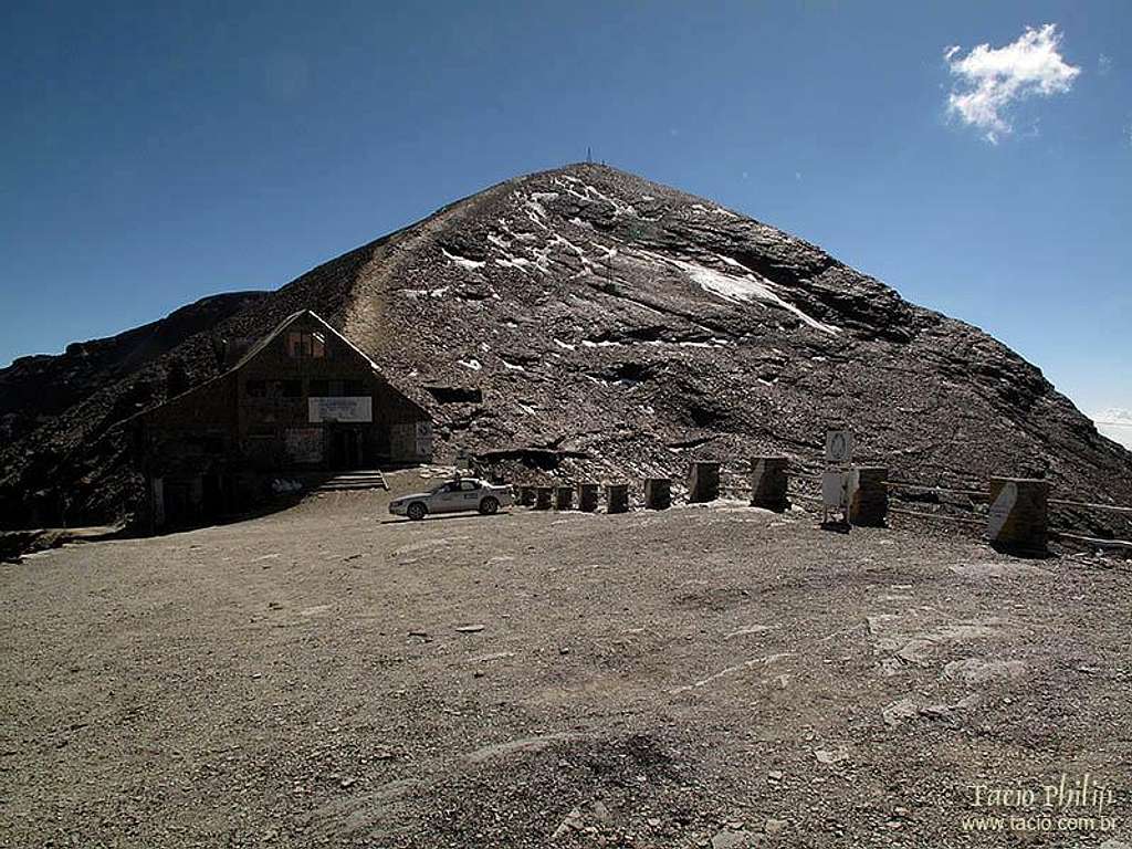 Club Andino and the first summit of Chacaltaya