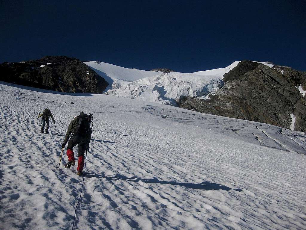 Crossing the easy part of the glacier