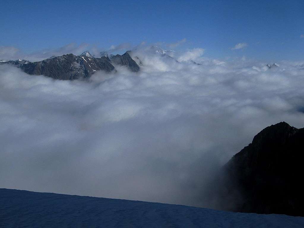 A blanket of clouds in the Niedertal valley