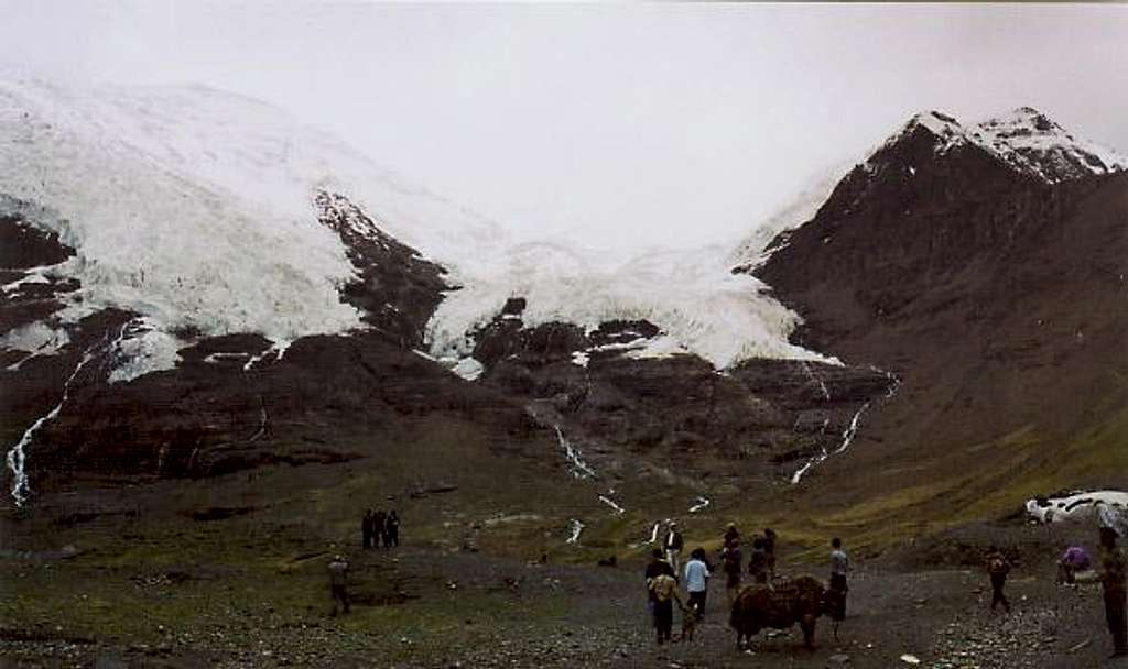 Karo-La glacier. June 2002.