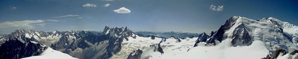 Panorama Aig. Verte - Aig. de Triolet - Rochefort Ridge - Mont Blanc