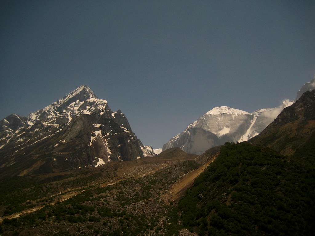 Manda and ridge of Thalay Sagar