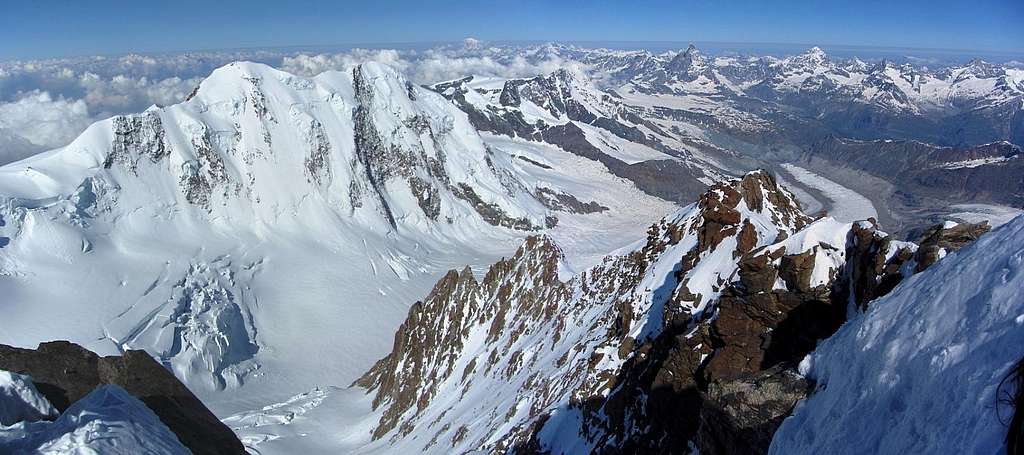 Dufourspitze summit panorama to the west