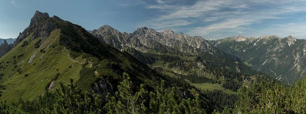 Schillerkopf (2006m), Alpilakopf (2156m), Tuklar (2318m), Fundlkopf (2401m), Naafkopf (2571m), Augstenberg (2359m), Ochsenkopf (2286m)