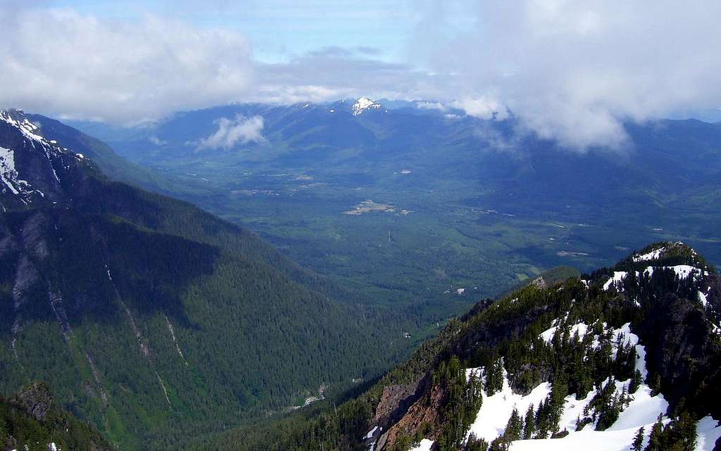 Round Mountain and North Fork Stillaguamish River Valley from Jumbo Mountain