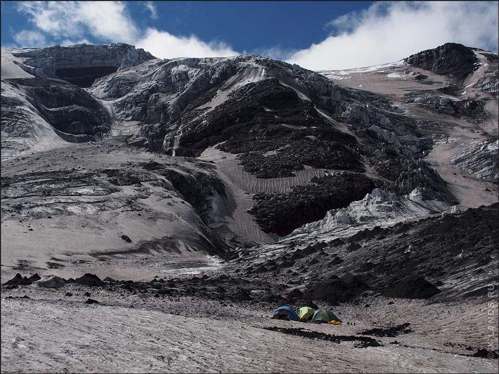 Icefall on Krestovsky volcano