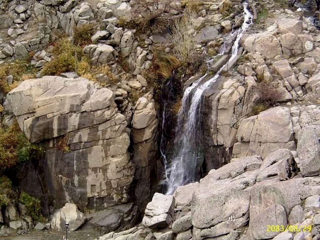 ganjanemeh waterfall