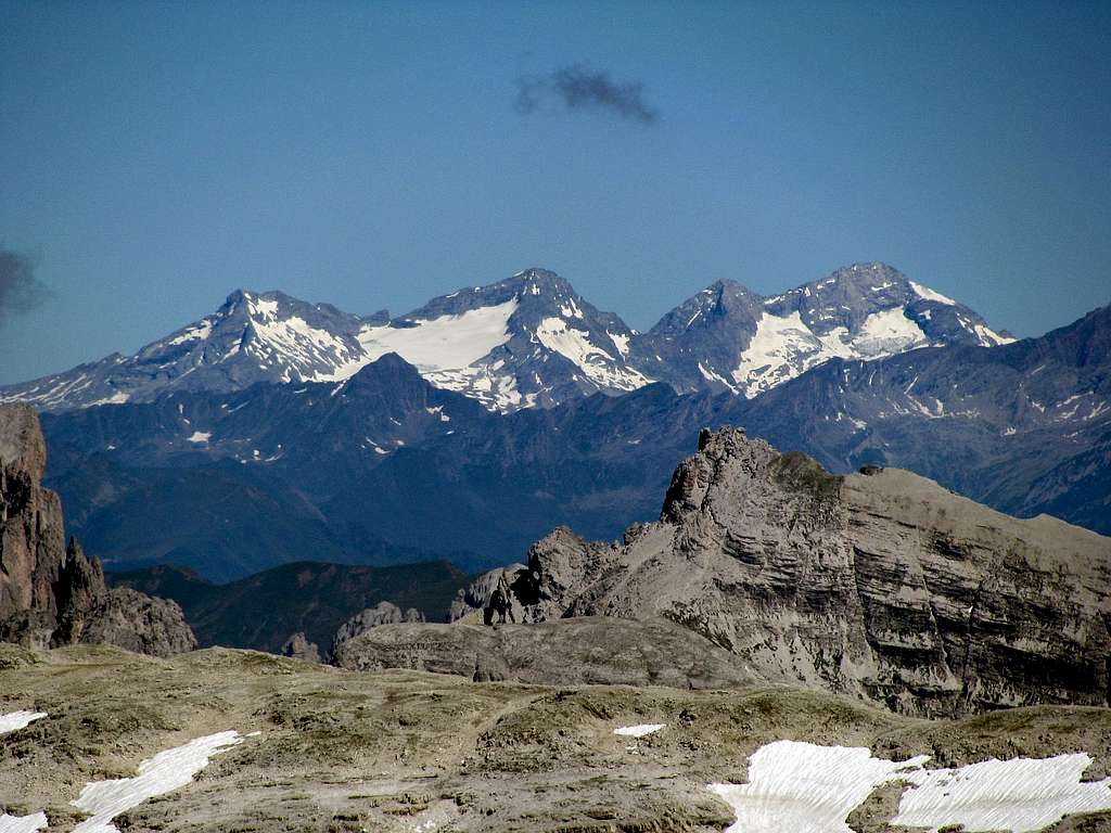 Zoom to Zillertal Alps - Olperer and neighbors