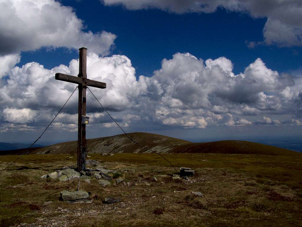 The summit cross of Lenzmoarkogel