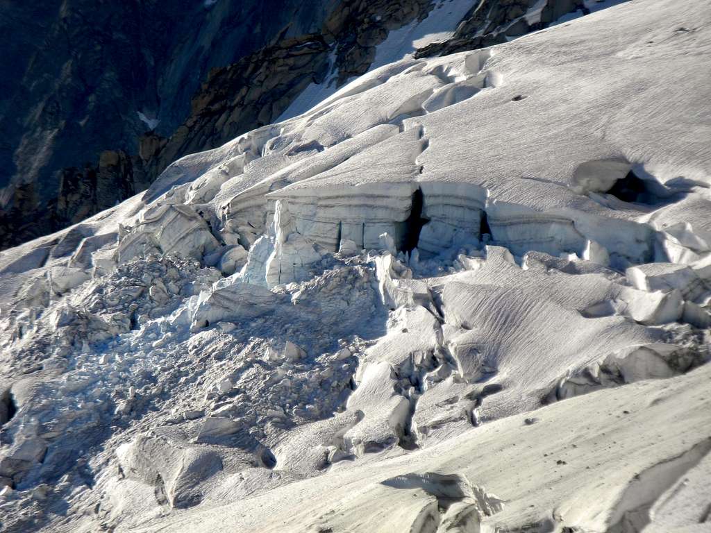 The rough surface of Glacier des Rognons