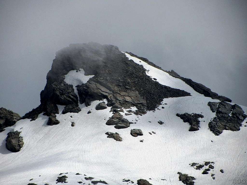 Zooming in on the Sonntagspitze from the Litzner Sattel