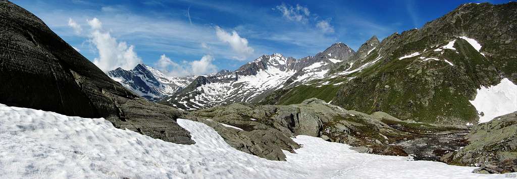 Panoramic view to Ginggljoch (2938m) and Roteck (3337m)