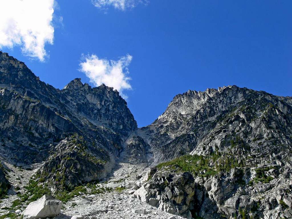 Approach Gully to the South Face