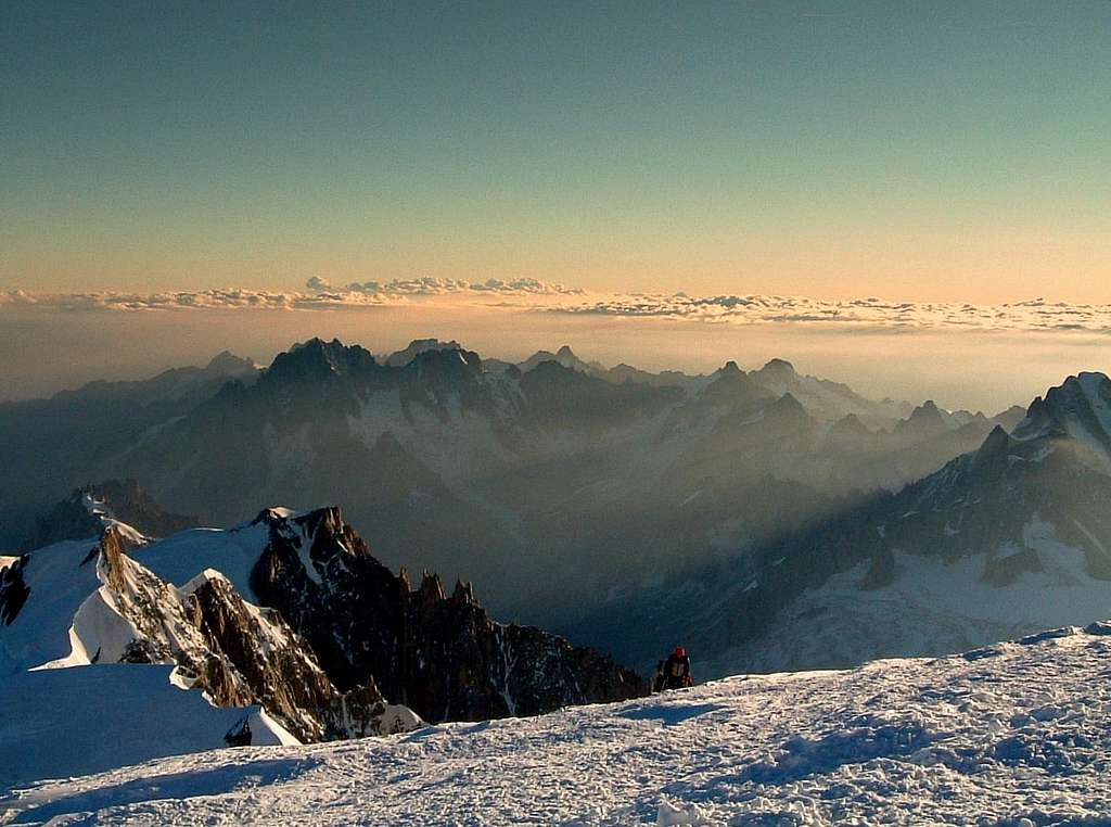 A party getting the summit from Les Trois Mont Blanc route