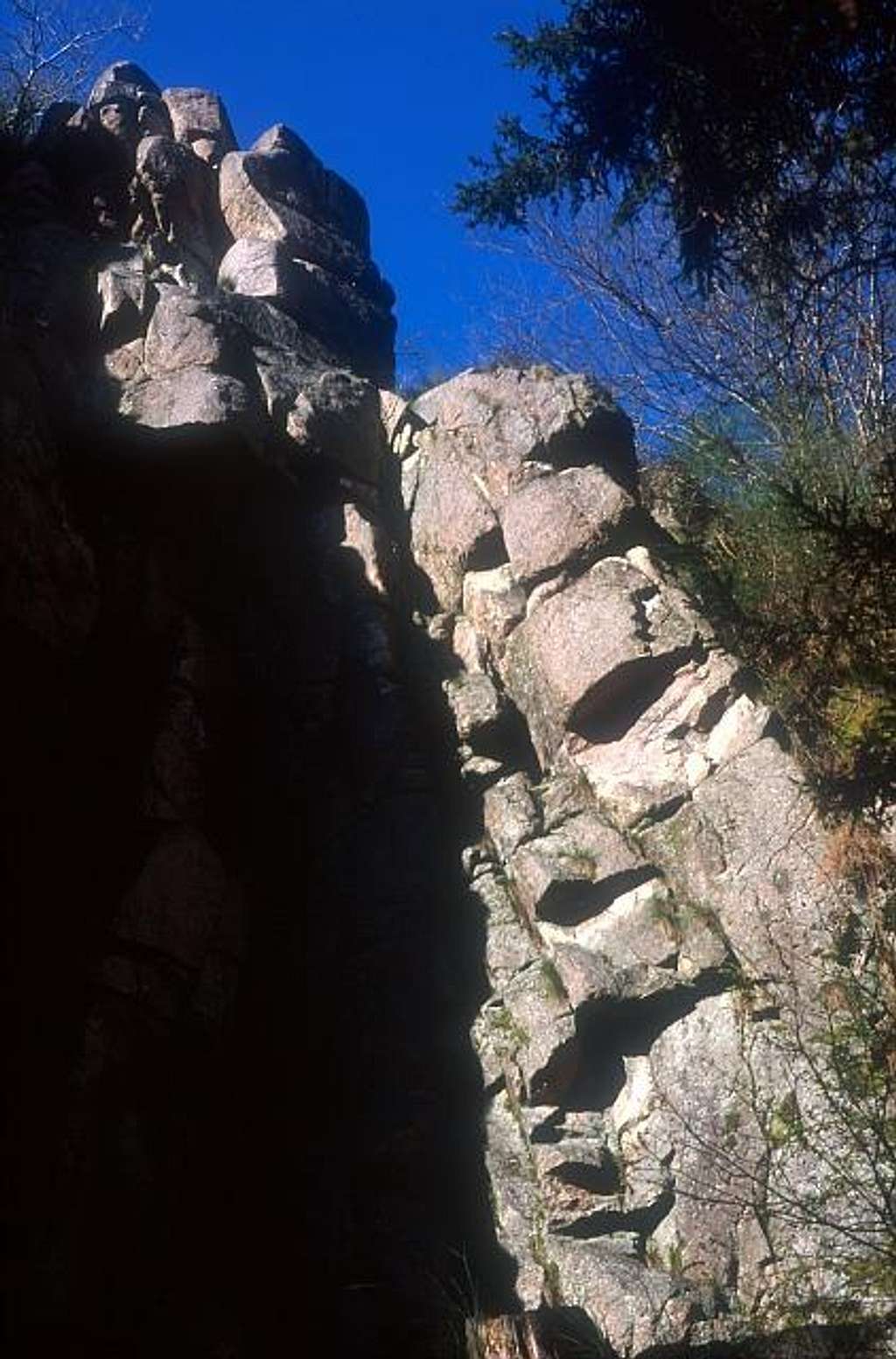 Vieux Château cliff.
