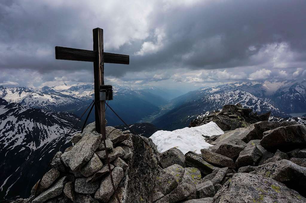 Klein Furkahorn (9928 ft / 3026 m) summit cross