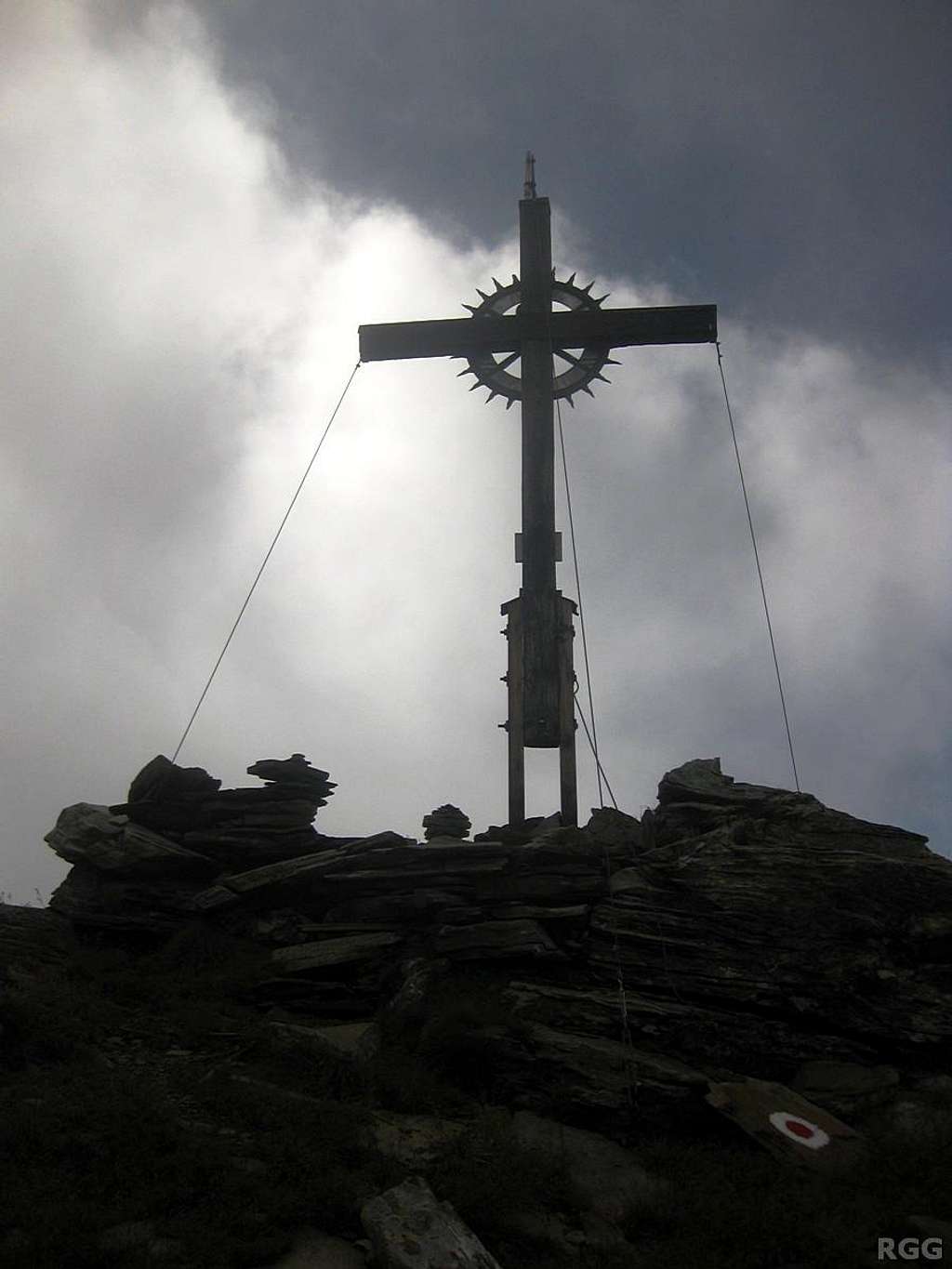 Spronser Rötelspitze summit cross