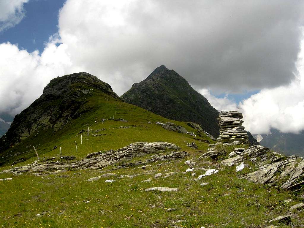 Off trail, heading towards the base of the Erenspitze south ridge