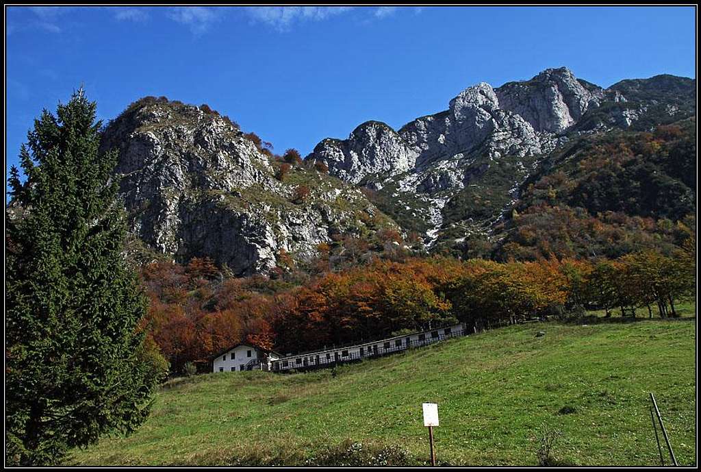 Passo di Monte Rest in autumn