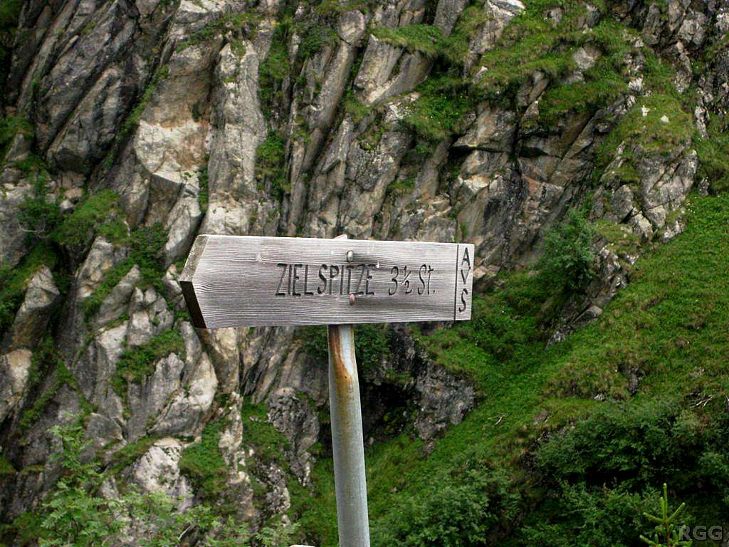 The turn off to the Zielspitze