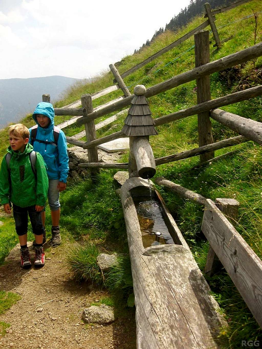 Young hikers on the trail in the Zieltal