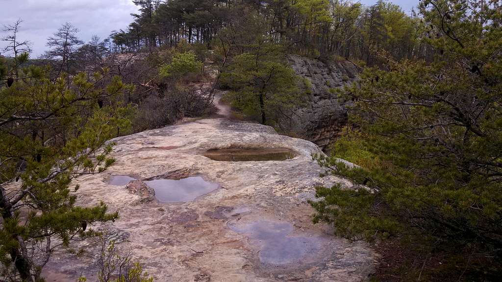 A cool catwalk section with cliffs on both sides