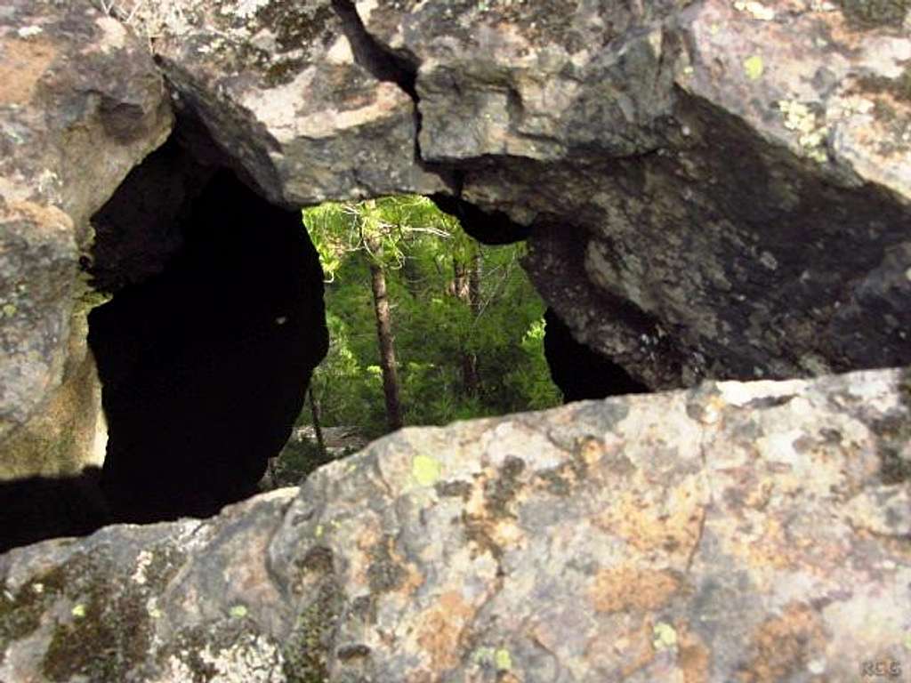 A hole in the rocks at Tamadaba