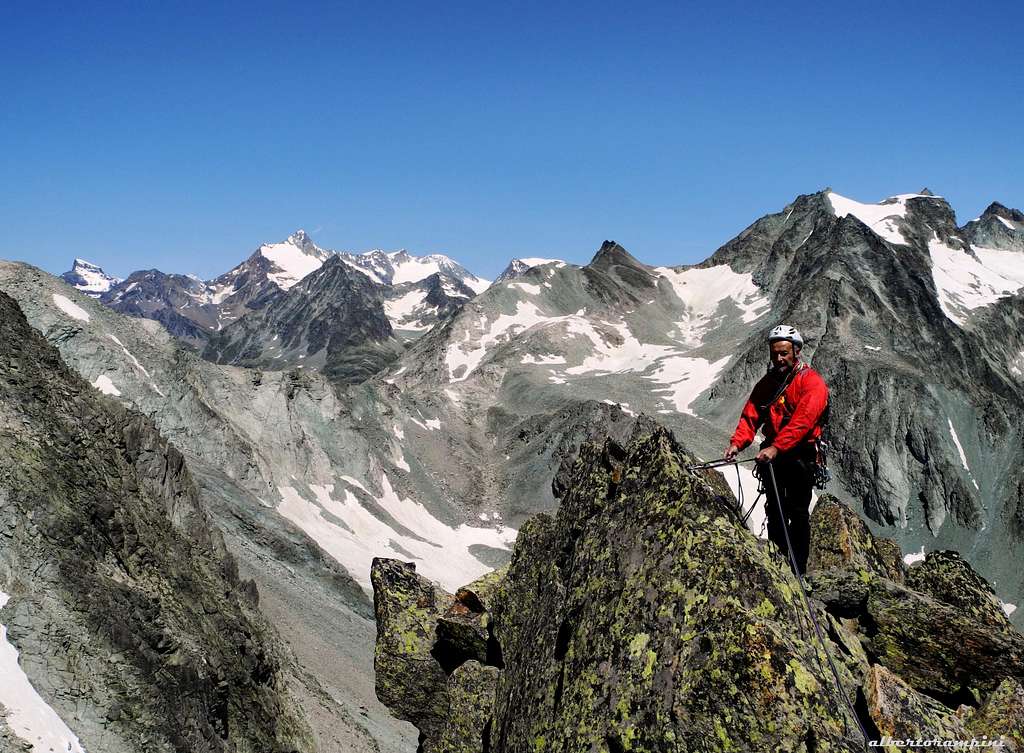 Vierge de l'Aroletta summit crest