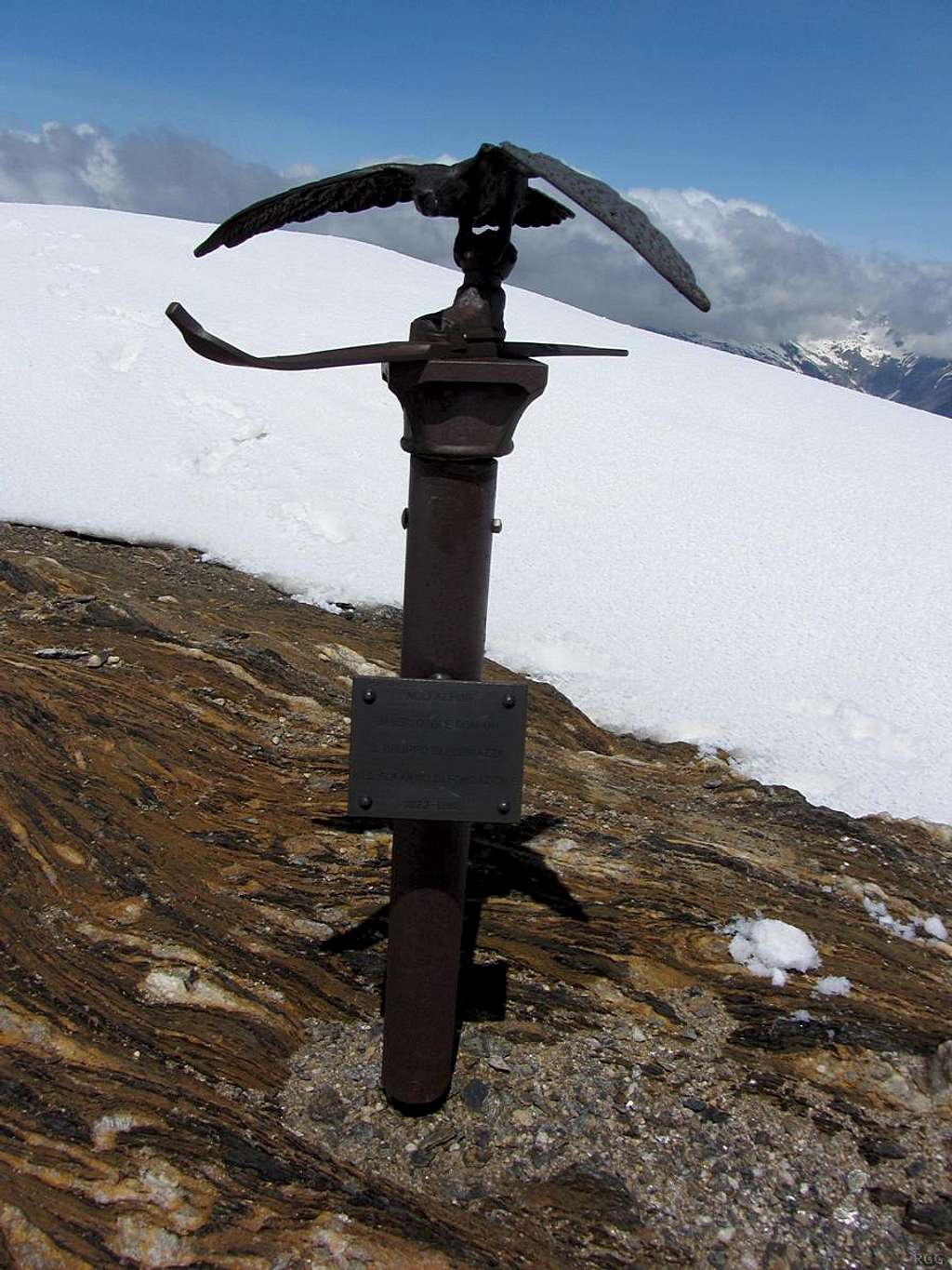 Blinnenhorn summit statue