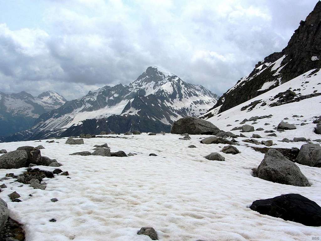 Punta Clogstafel (2963m) from the NW, high up in Vallone del Vannino